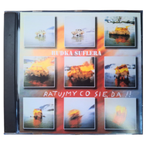 Okładka Płyty CD Budka Suflera "Ratujmy co się da!!". Widać 9 zdjęć palącego się Małego Fiata stojącego w wodzie.